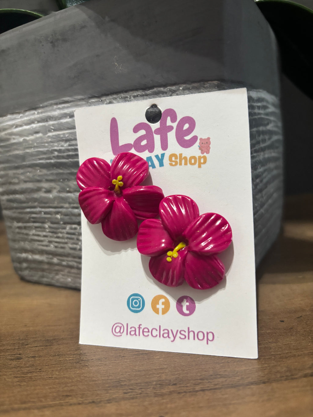 Fucsia Flor de Maga Studs