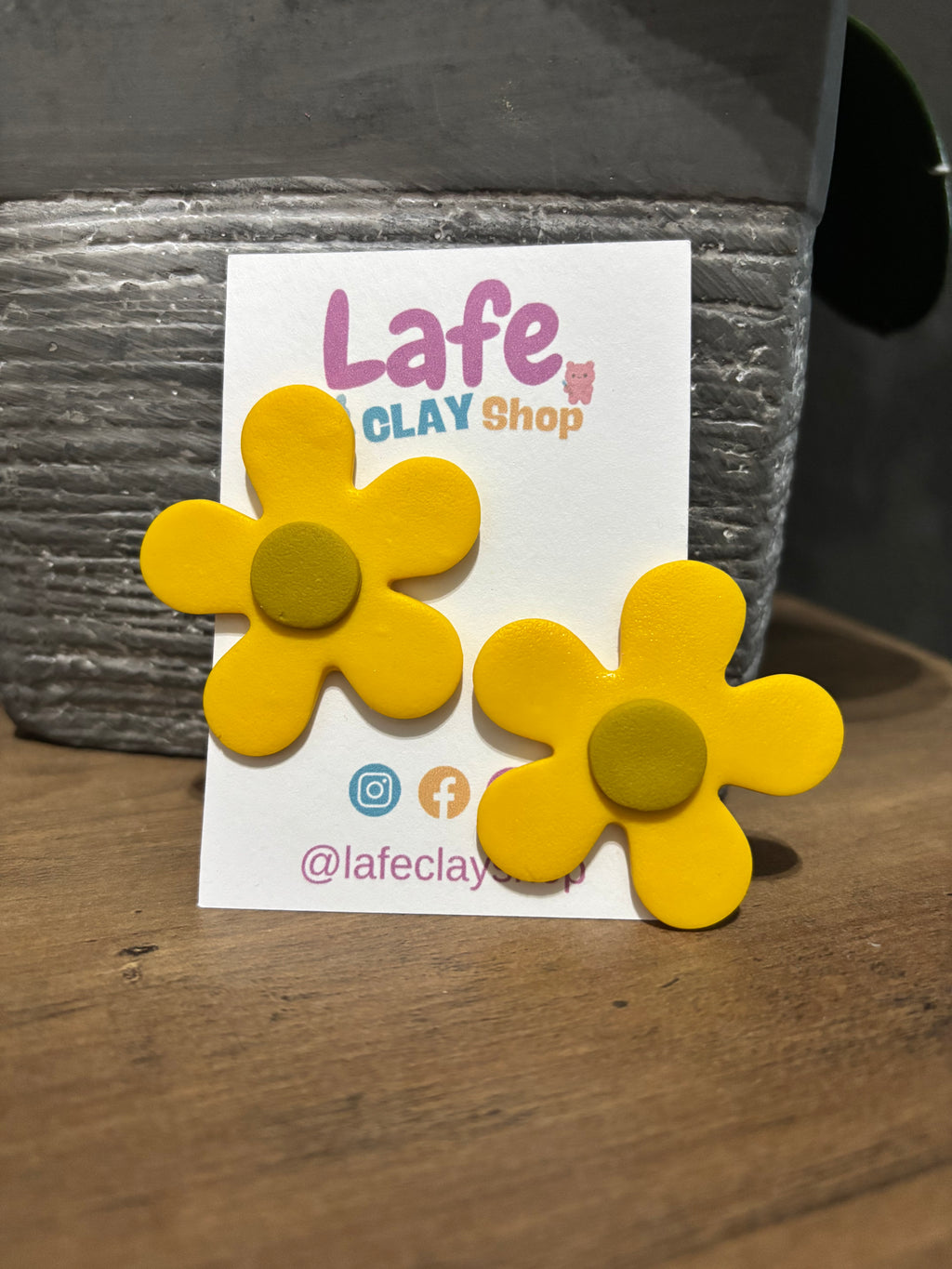 Color Bloom Studs